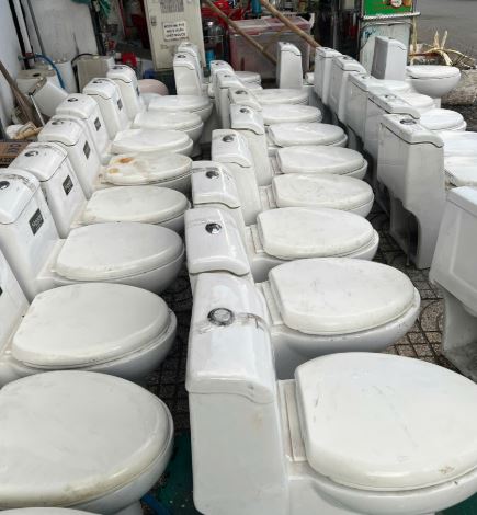 thanh lý bồn cầu khách sạn